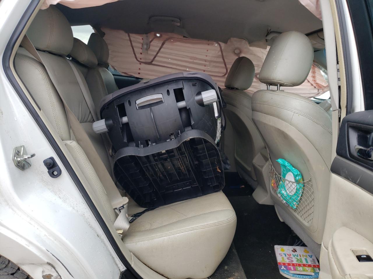 2013 Subaru Outback - Image 11