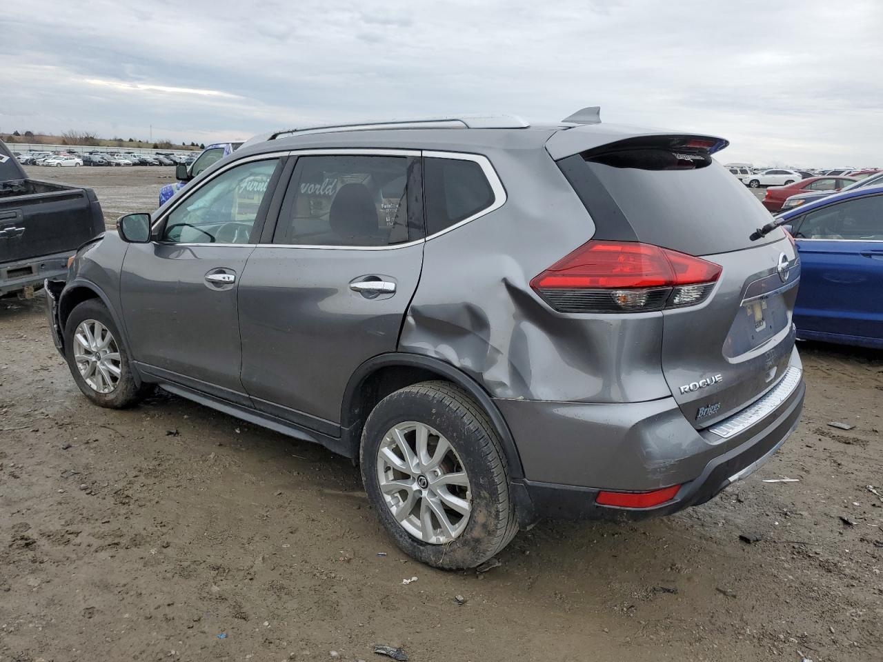 JN8AT2MV2HW006859 2017 NISSAN ROGUE - Image 2