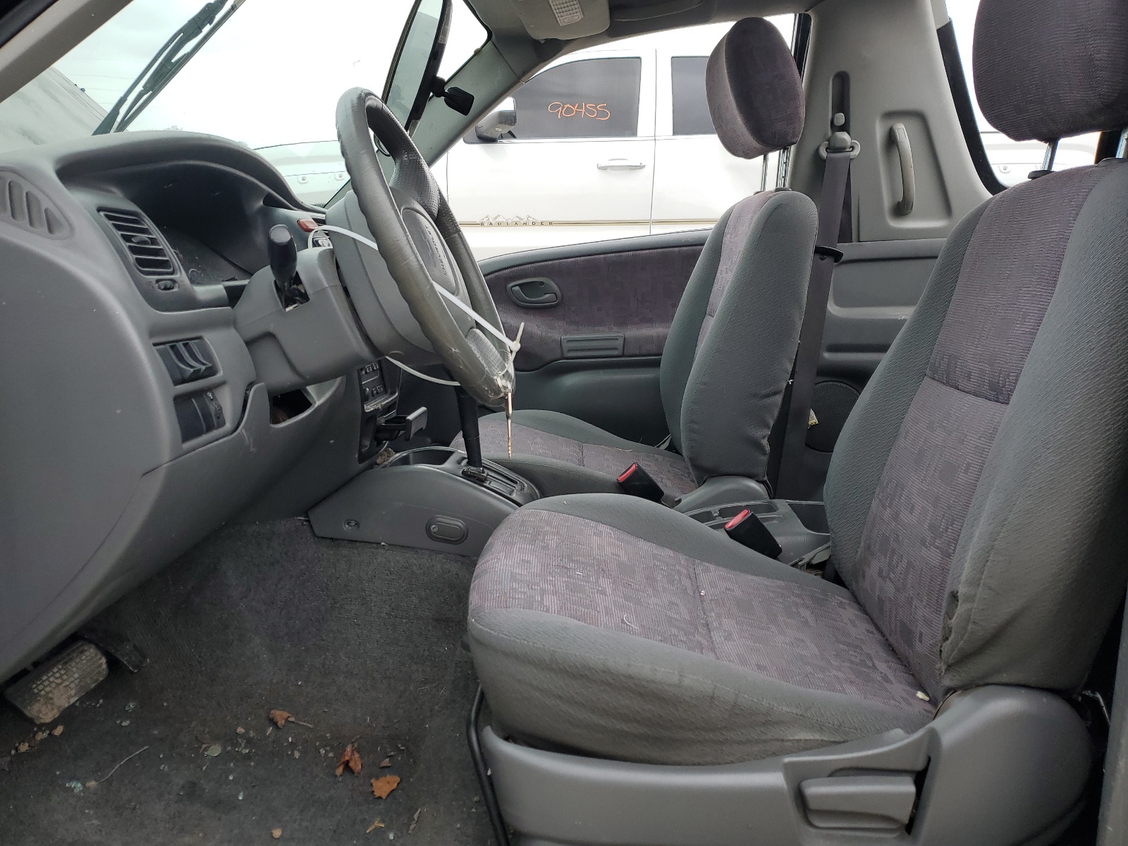 2CNBE18CX16932158 2001 Chevrolet Tracker