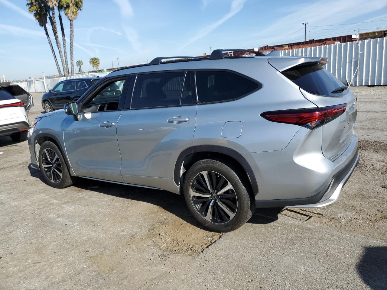 2022 Toyota Highlander - Image 2