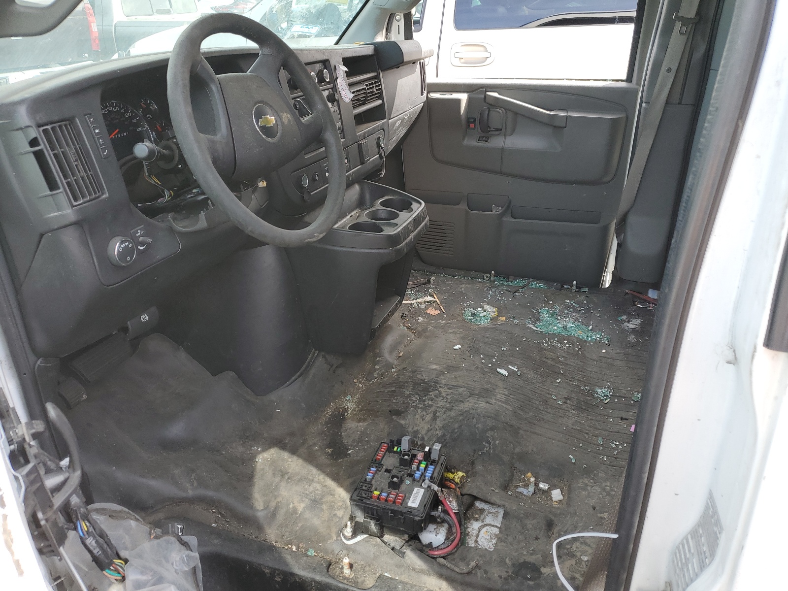 1GCWGAFG1J1238984 2018 Chevrolet Express G2500