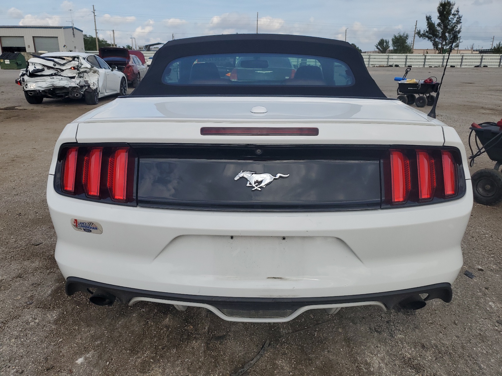 1FATP8UH9G5318631 2016 Ford Mustang