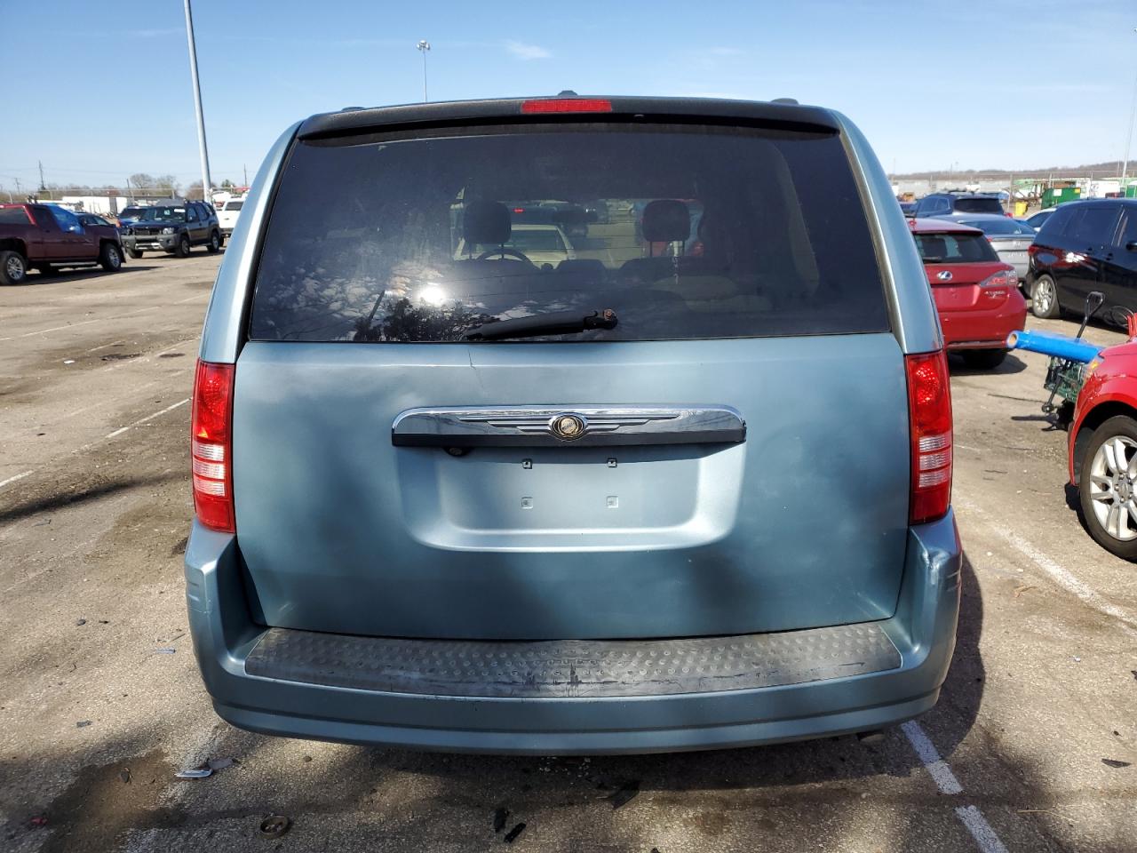 2008 Chrysler Town & Country - Image 6