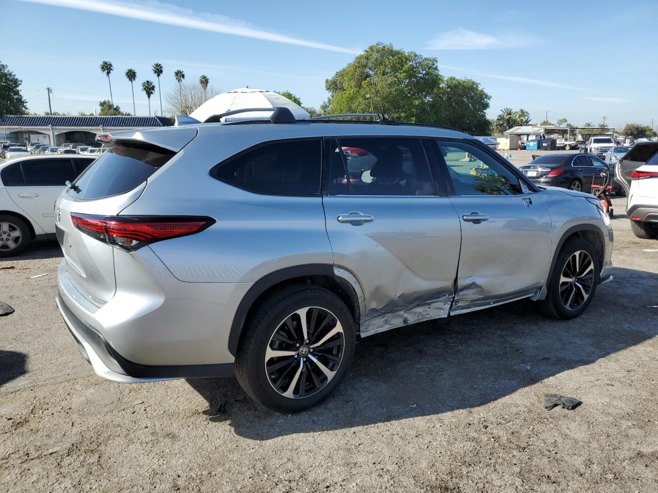 2022 Toyota Highlander - Image 3