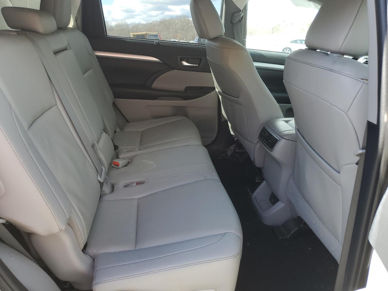 2019 Toyota Highlander Se VIN: 5TDJZRFH4KS589811 Lot: 45692474