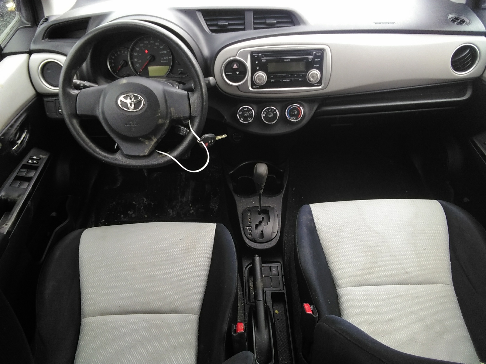 JTDKTUD30CD515864 2012 Toyota Yaris