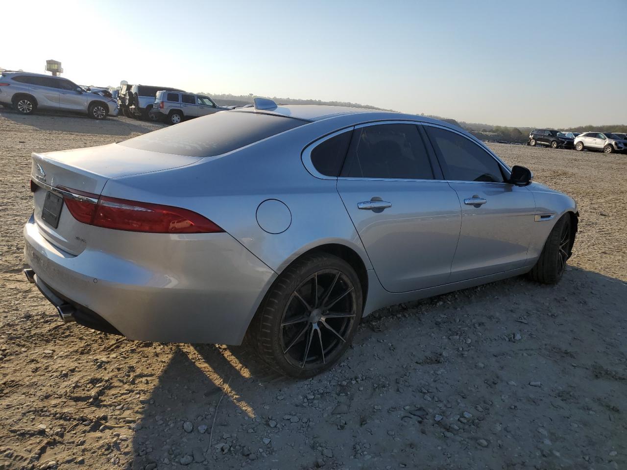 SAJBE4BV8HCY27749 2017 Jaguar Xf Prestige