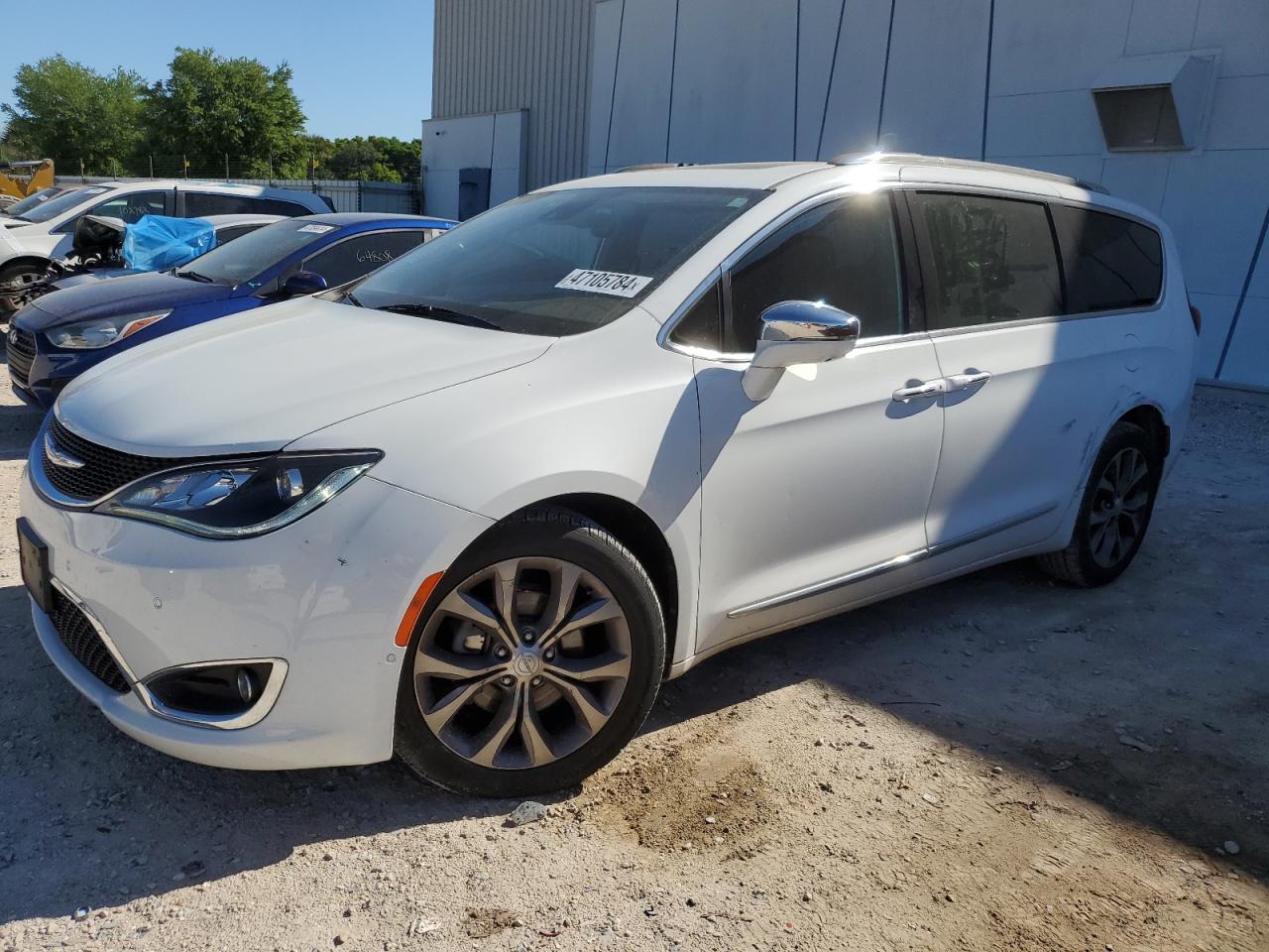 2017 Chrysler Pacifica Limited VIN: 2C4RC1GG0HR583923 Lot: 47105784