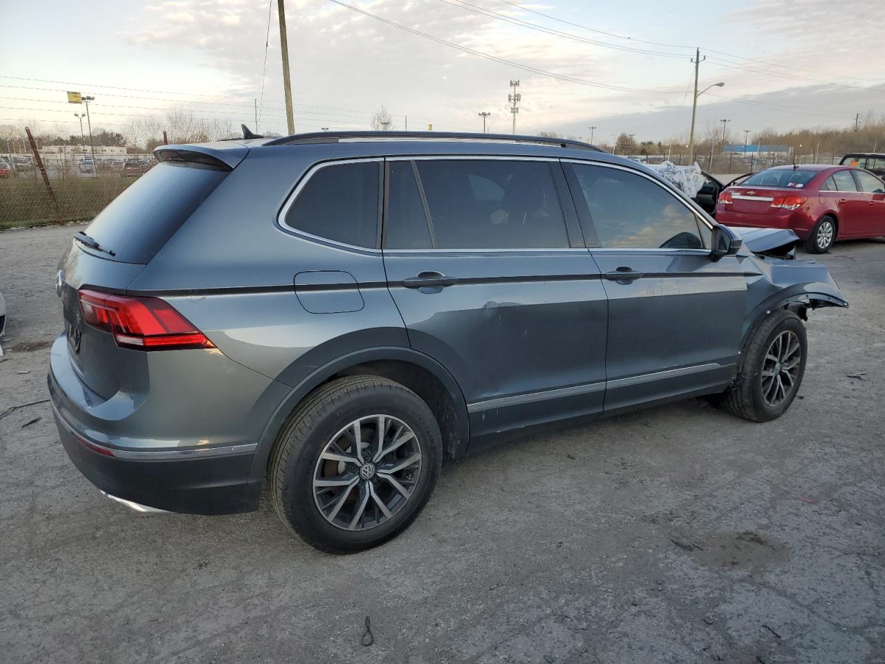 3VV3B7AX1MM106988 2021 Volkswagen Tiguan Se