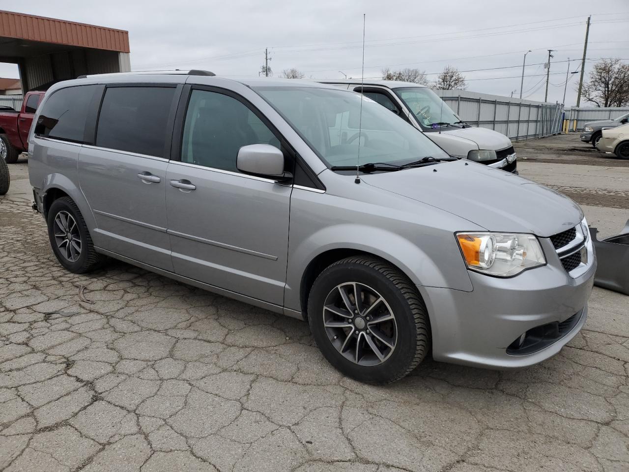 2C4RDGCG5HR664390 2017 Dodge Grand Caravan Sxt