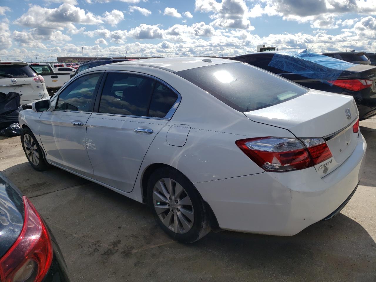 1HGCR2F83FA133559 2015 HONDA ACCORD - Image 2