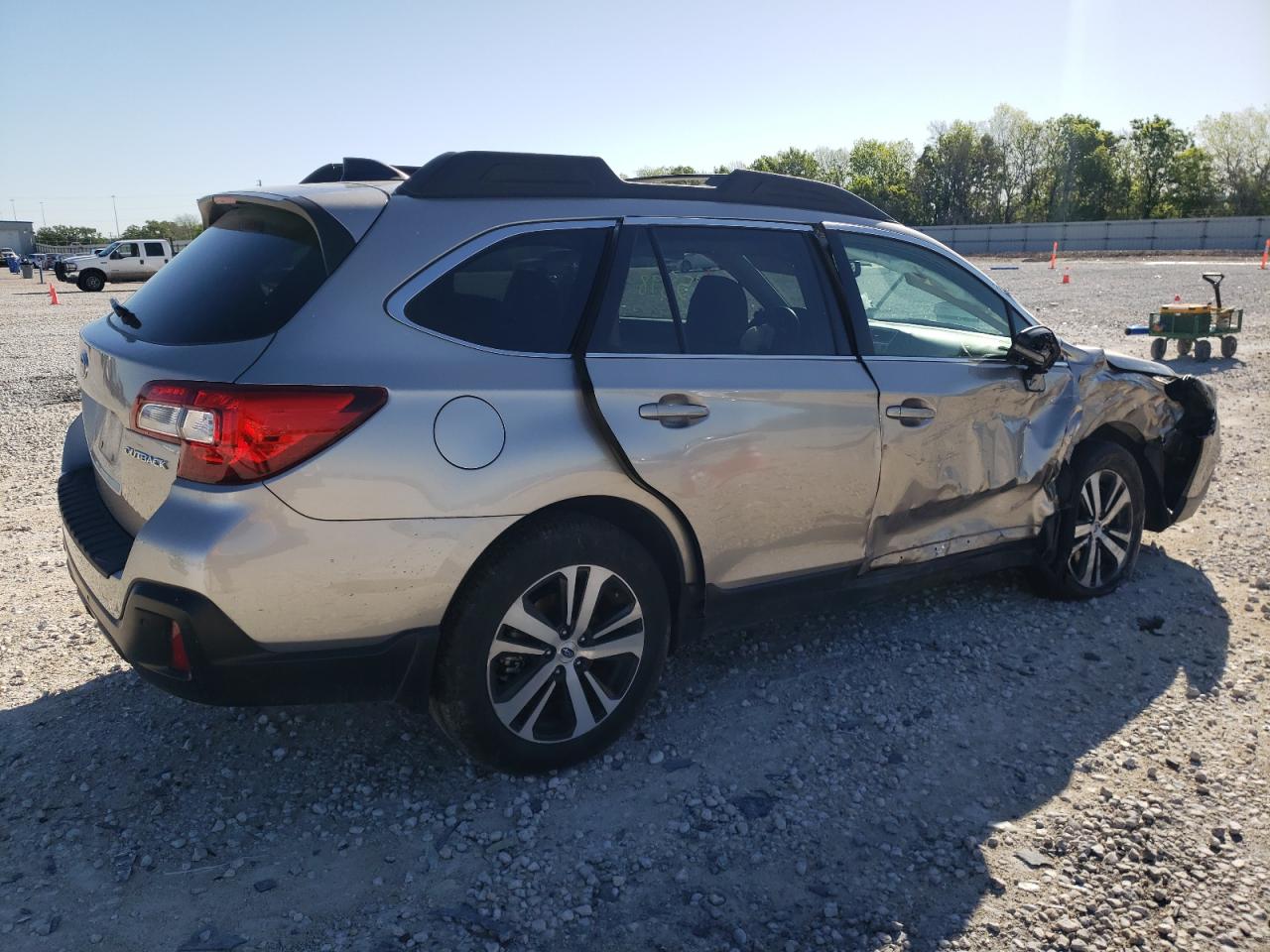 2018 Subaru Outback 2.5I Limited VIN: 4S4BSANC5J3370481 Lot: 48304574