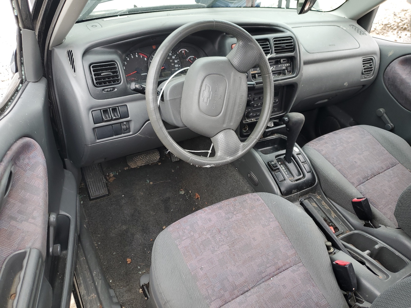 2CNBE18CX16932158 2001 Chevrolet Tracker