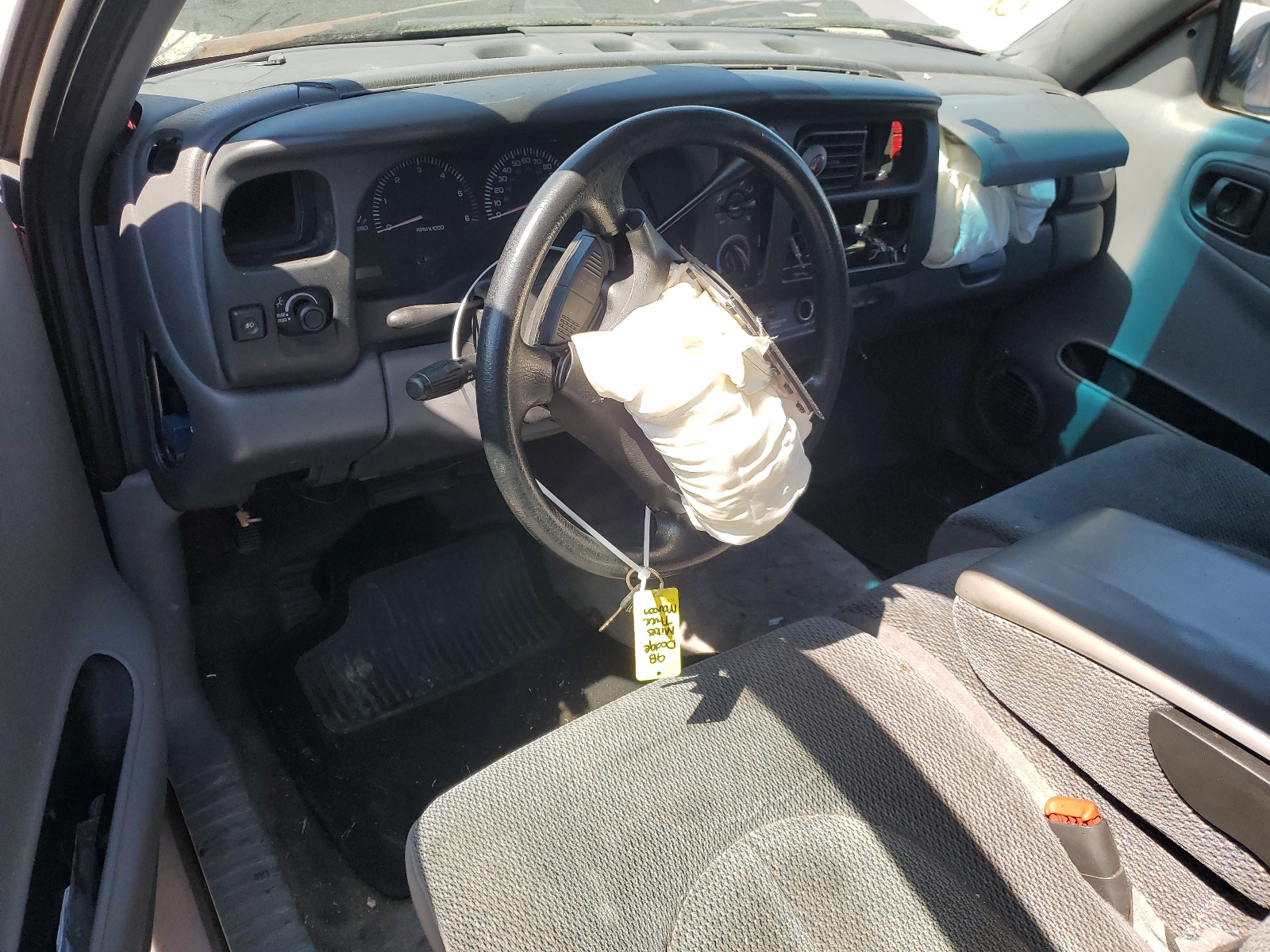 1B7GL22XXWS736498 1998 Dodge Dakota