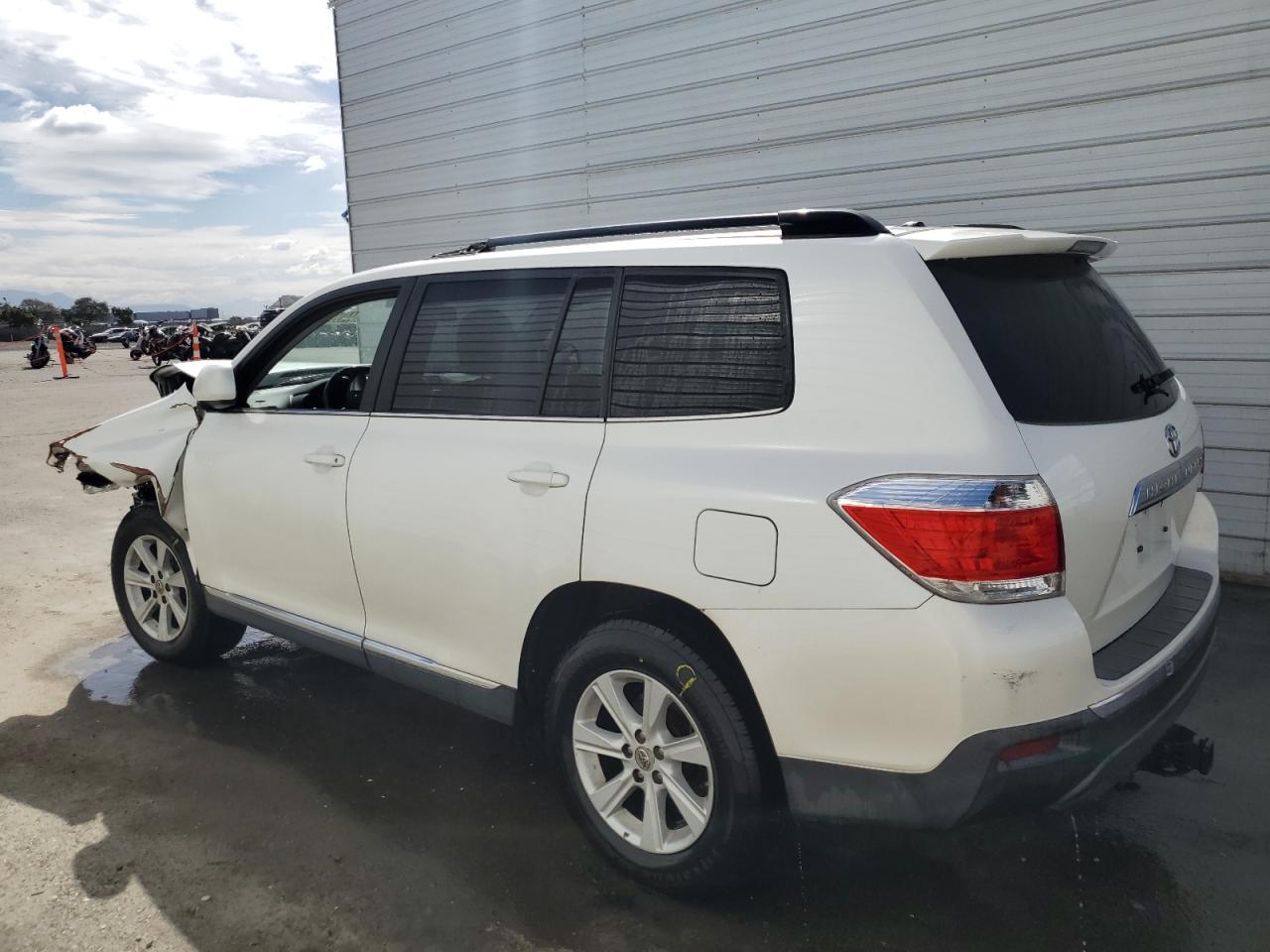 2013 Toyota Highlander - Image 2