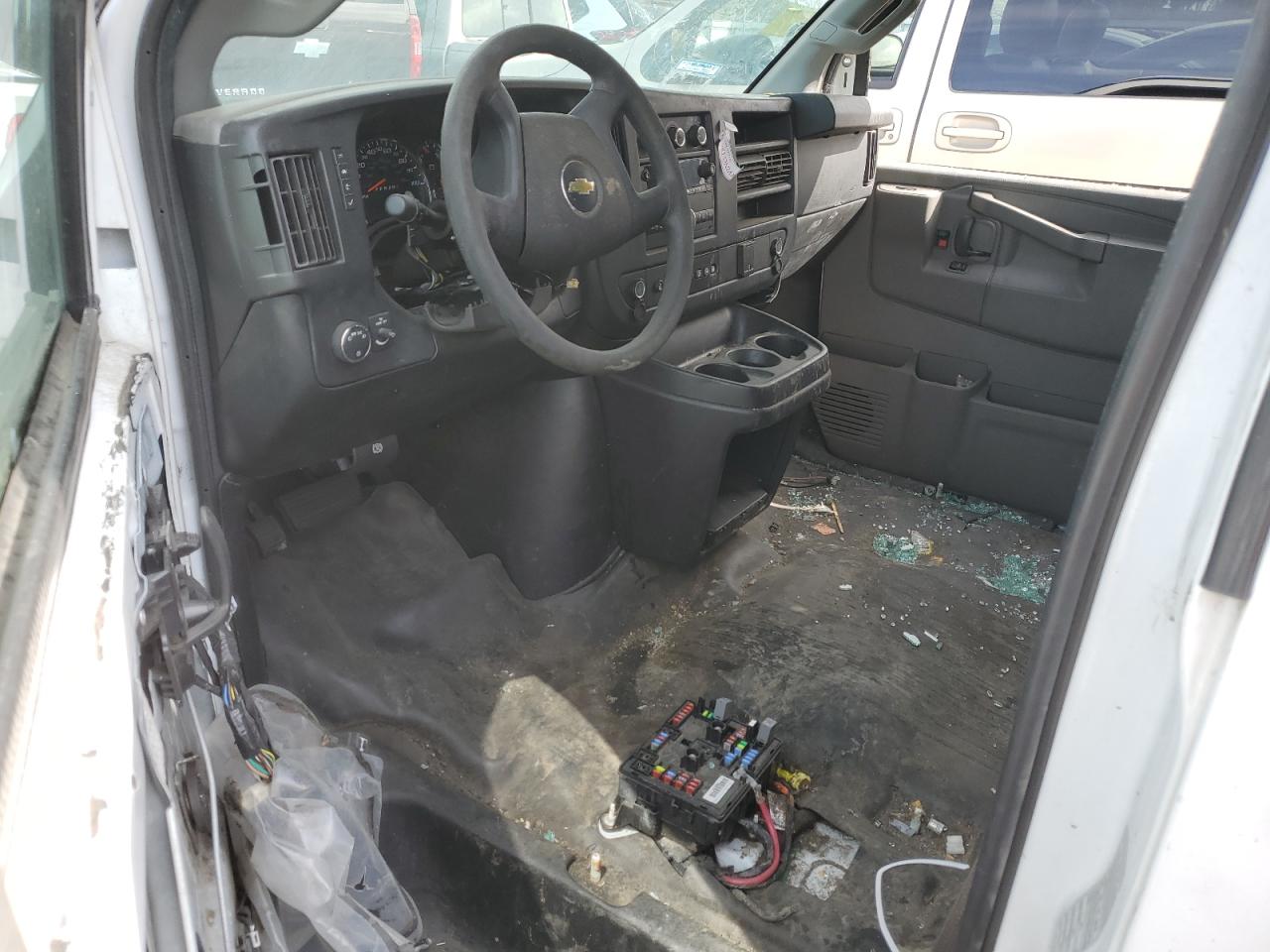 2018 Chevrolet Express G2500 VIN: 1GCWGAFG1J1238984 Lot: 48243354