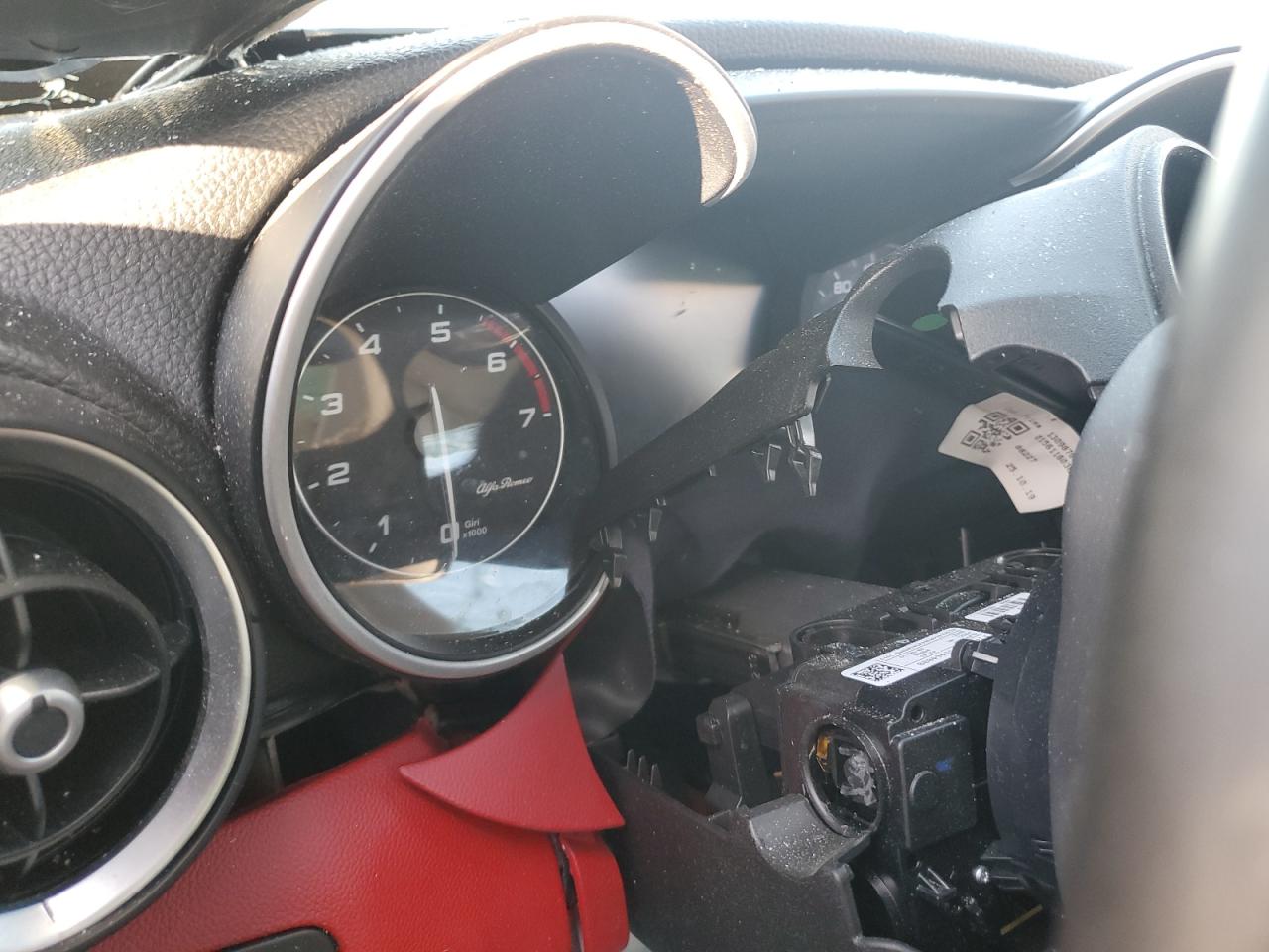 2020 Alfa Romeo Giulia - Image 9