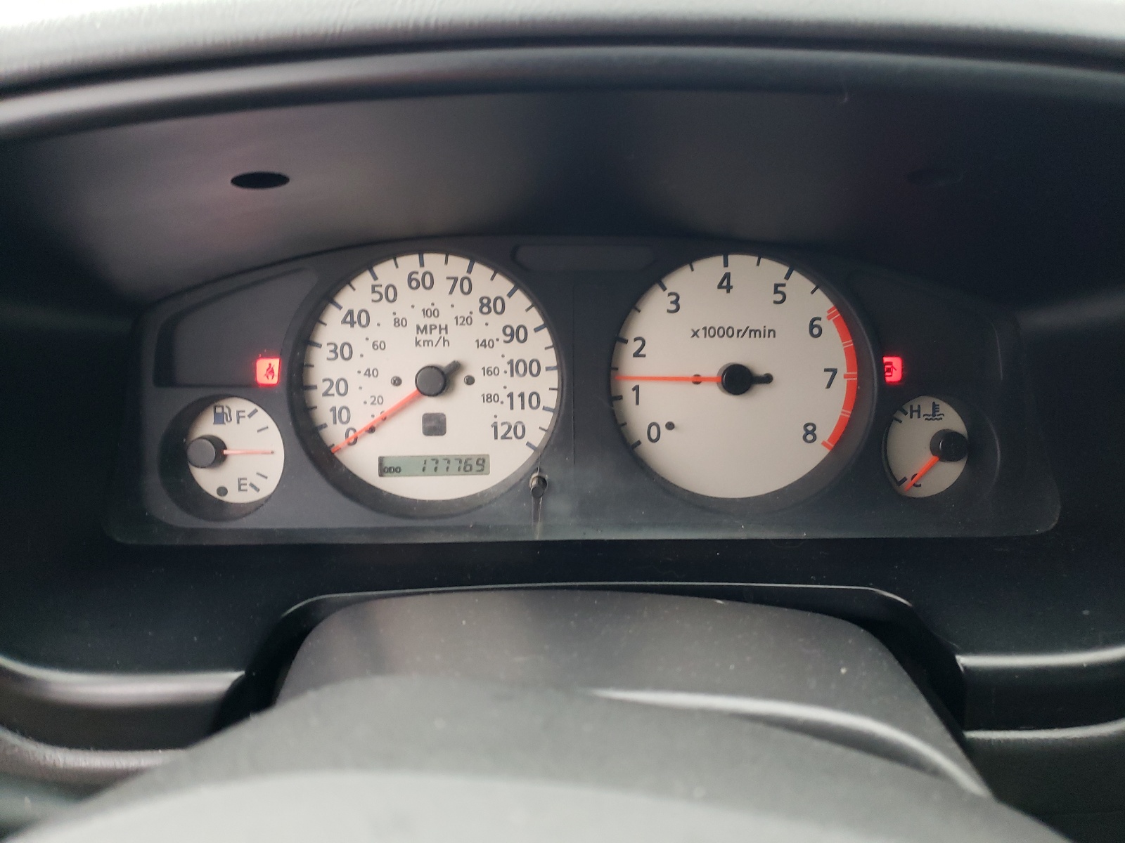 JN8AR07S3YW438915 2000 Nissan Pathfinder Le