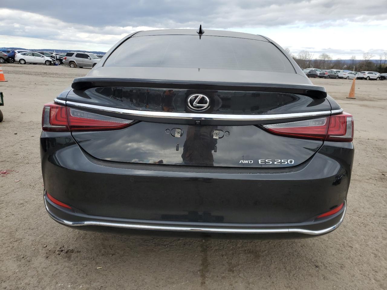 2021 Lexus ES - Image 6