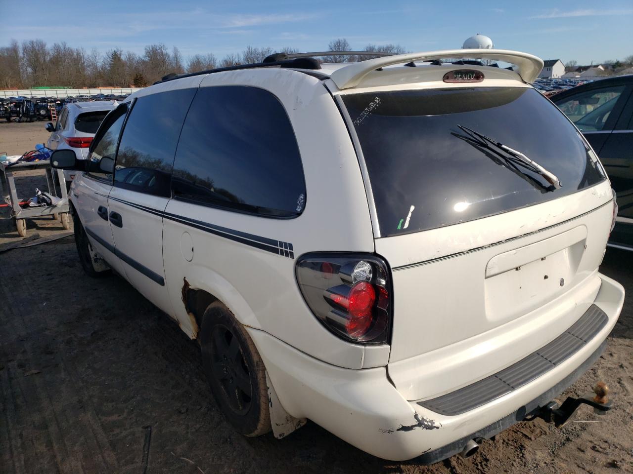 2005 Dodge Caravan - Image 2