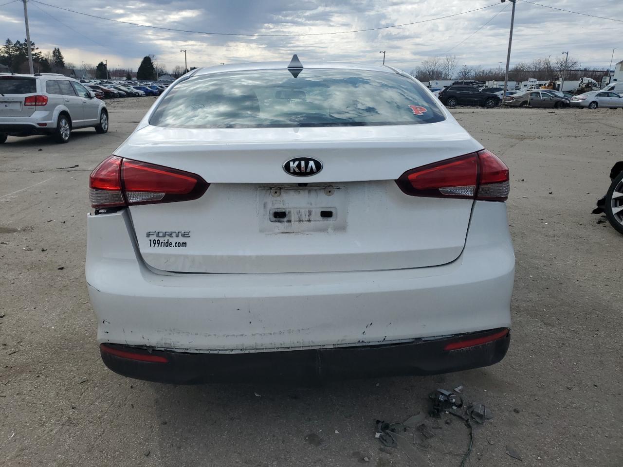 3KPFL4A75JE204581 2018 Kia Forte Lx