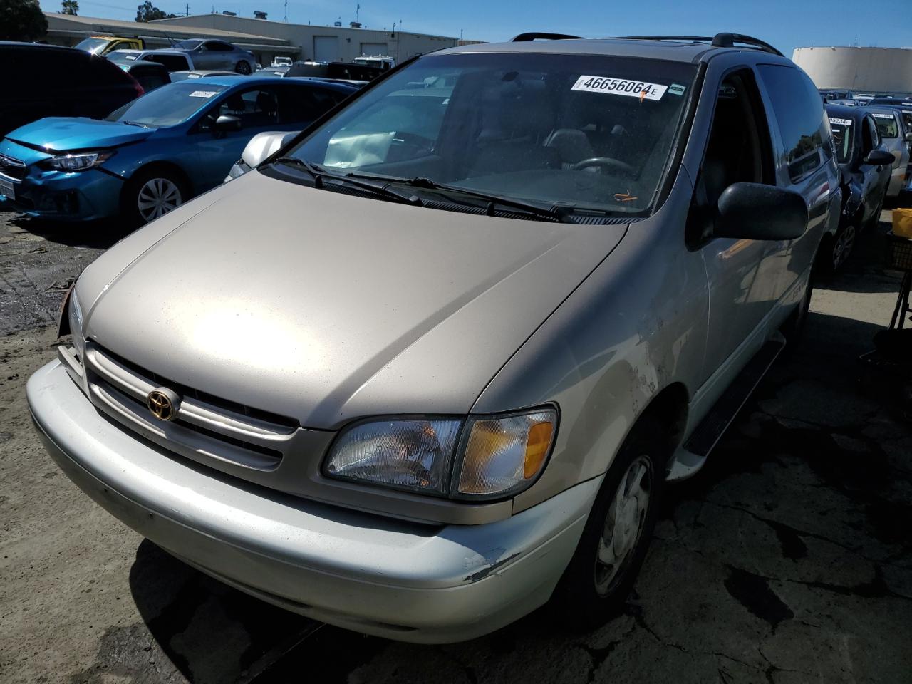 2000 Toyota Sienna - Image 1