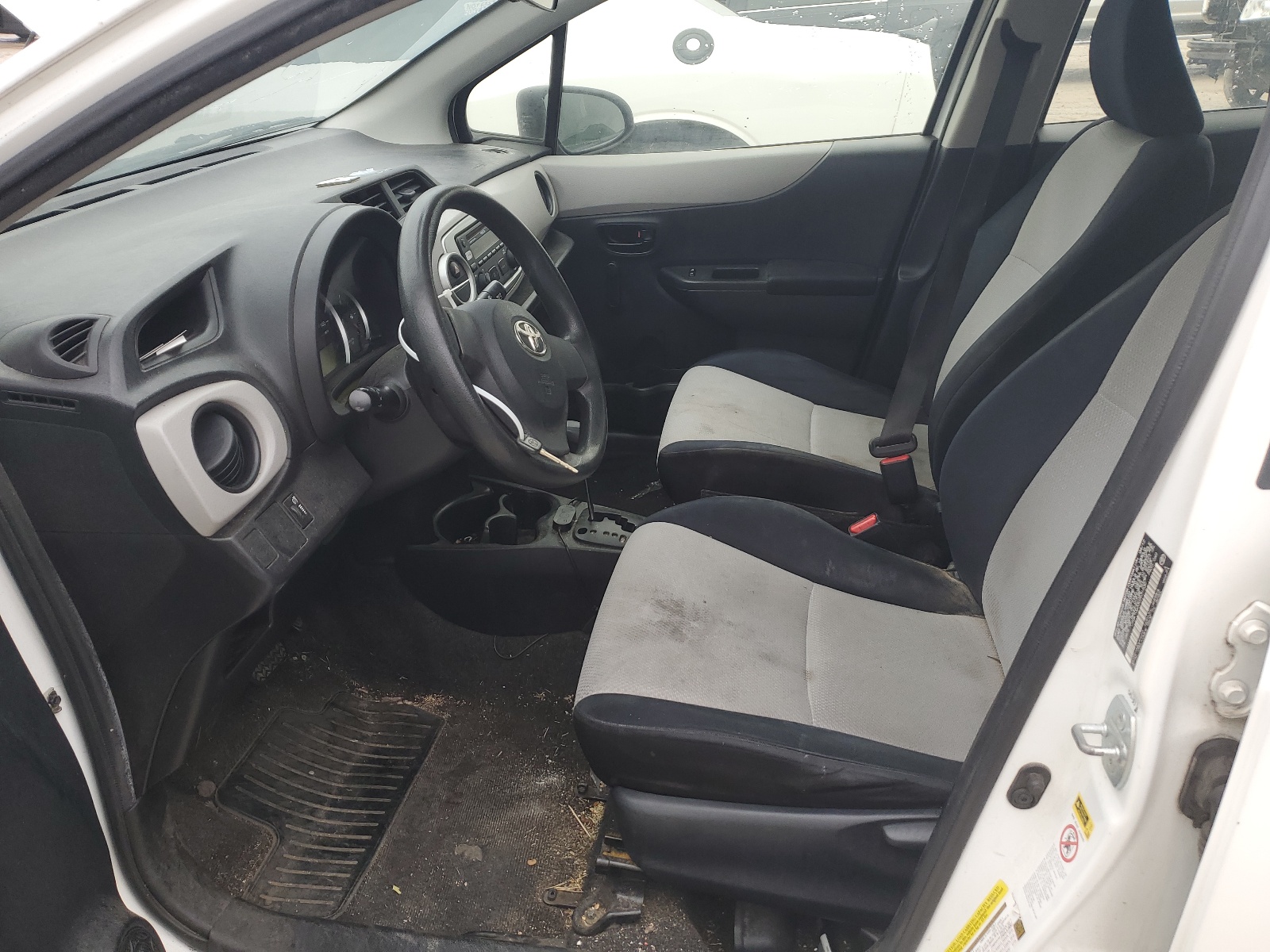 JTDKTUD33CD531539 2012 Toyota Yaris