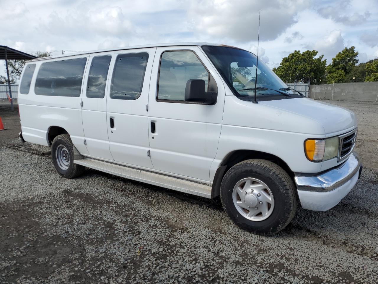 2003 Ford Econoline E350 Super Duty Wagon VIN: 1FBSS31L43HA01742 Lot: 48009694