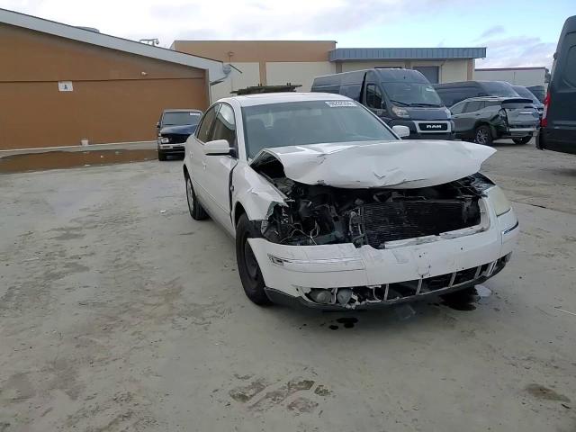 2003 Volkswagen Passat Glx 4Motion VIN: WVWTH63B03P045084 Lot: 48292594