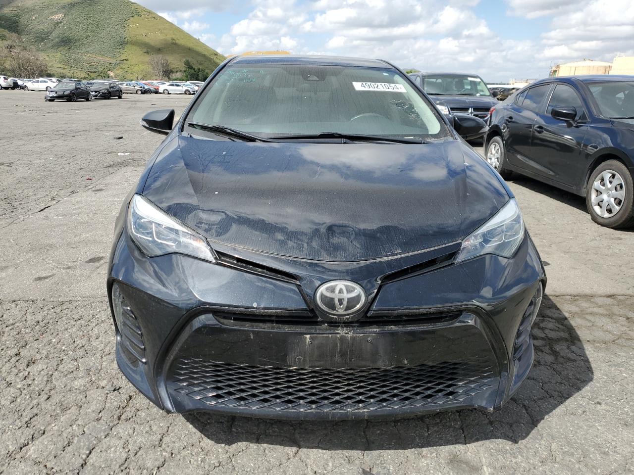 2018 Toyota Corolla L VIN: 5YFBURHE4JP774759 Lot: 49021054