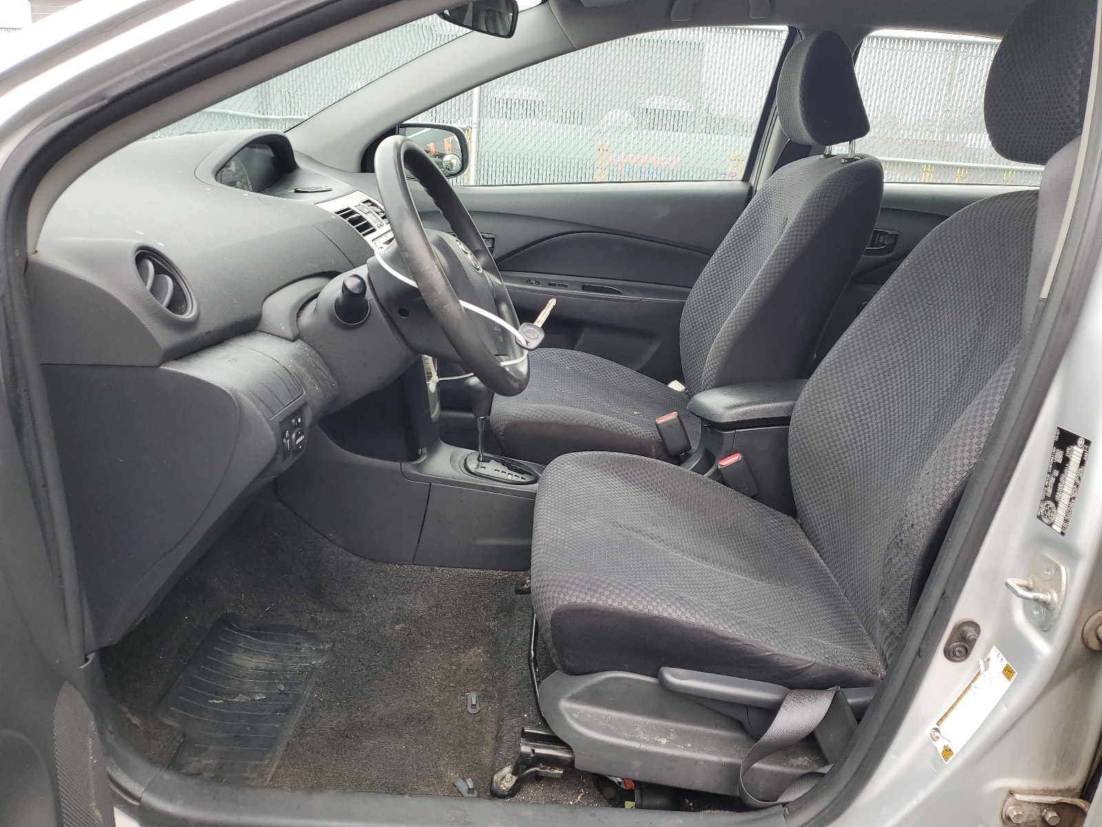 JTDBT923981209917 2008 Toyota Yaris