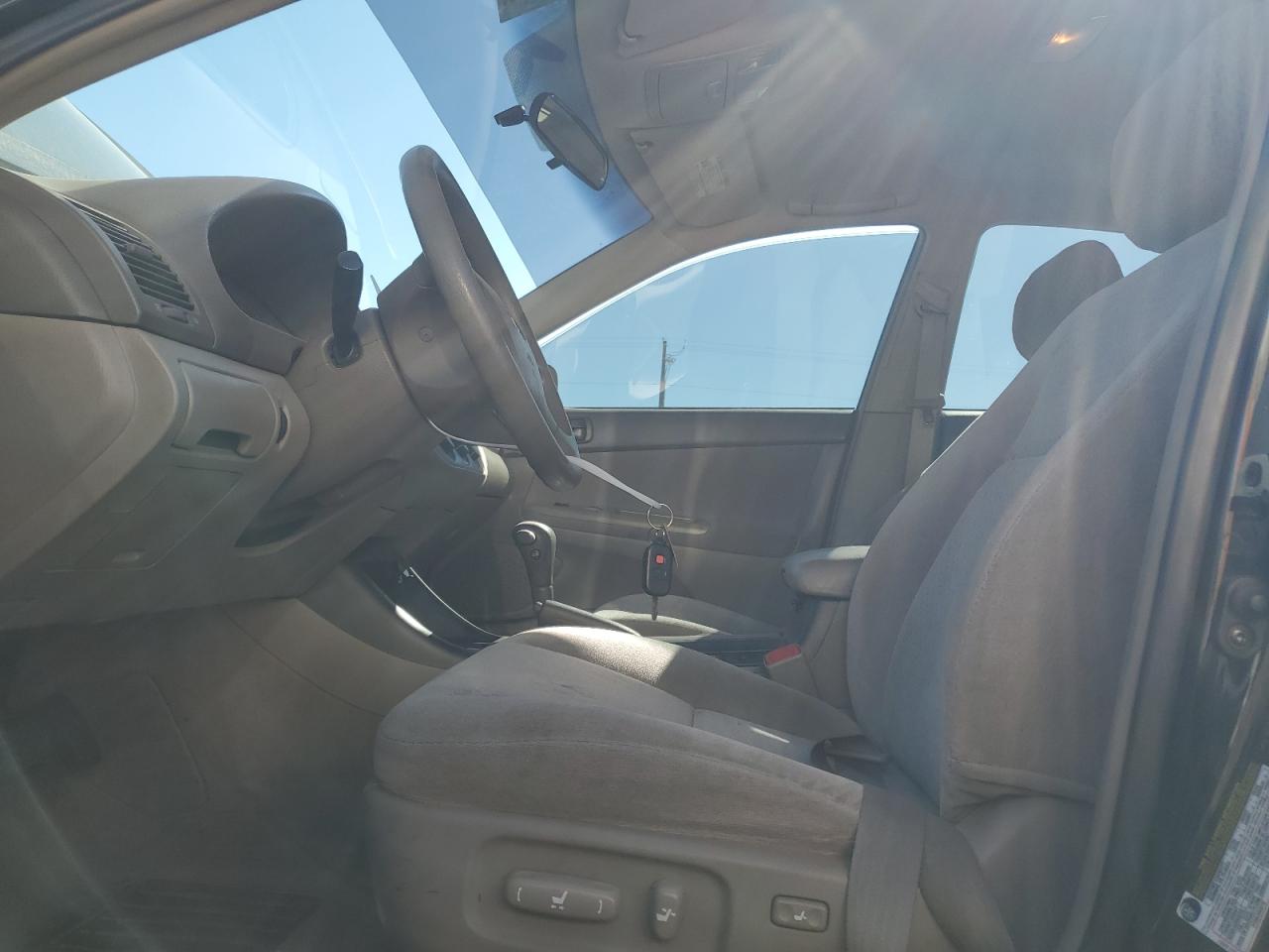 2004 Toyota Camry Le VIN: 4T1BF32K74U078132 Lot: 45329074