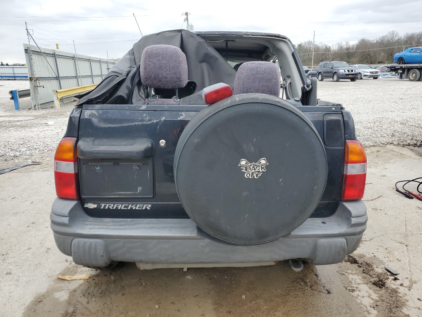 2CNBE18CX16932158 2001 Chevrolet Tracker