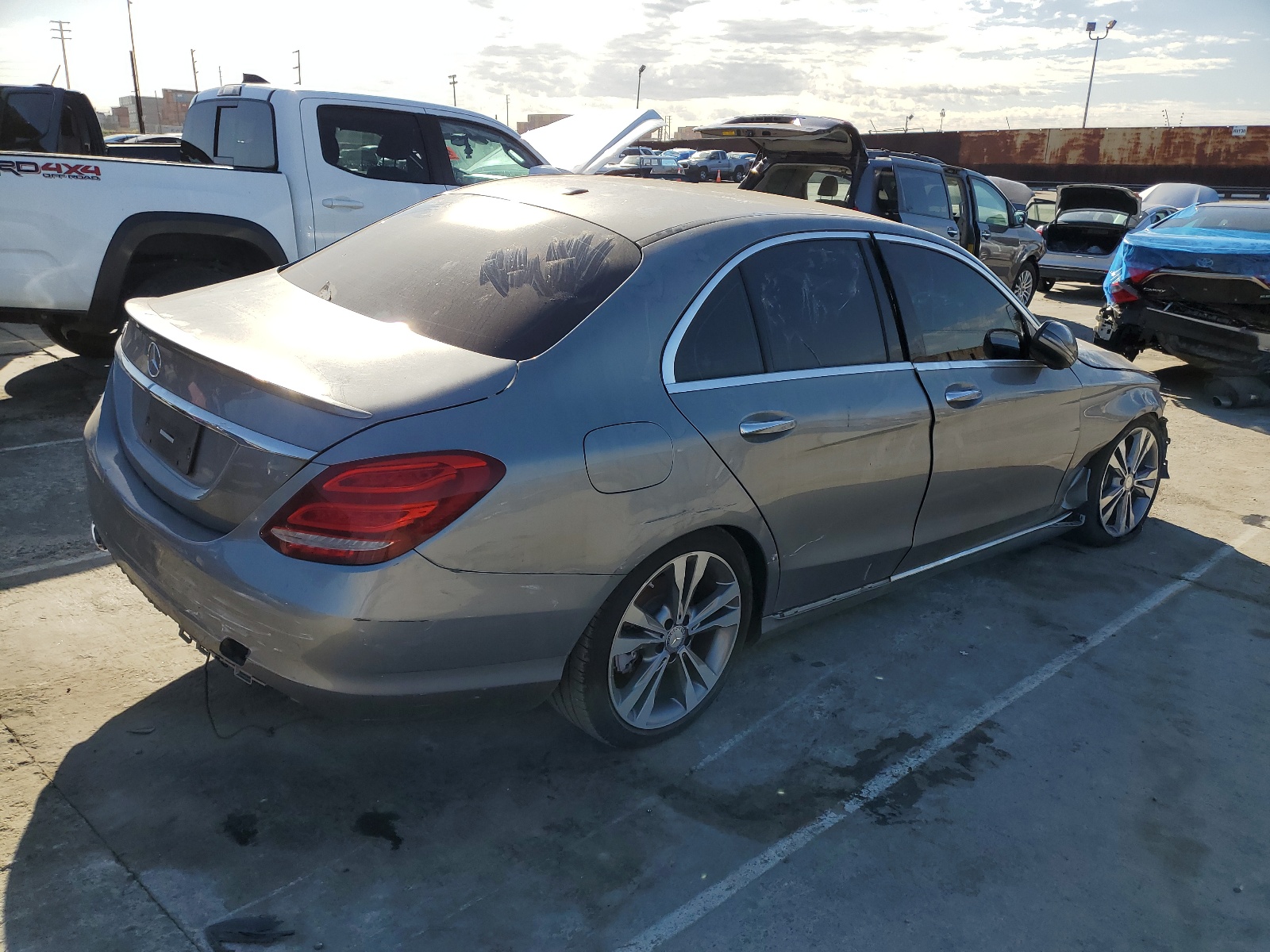 2016 Mercedes-Benz C 300 vin: 55SWF4JB3GU161940