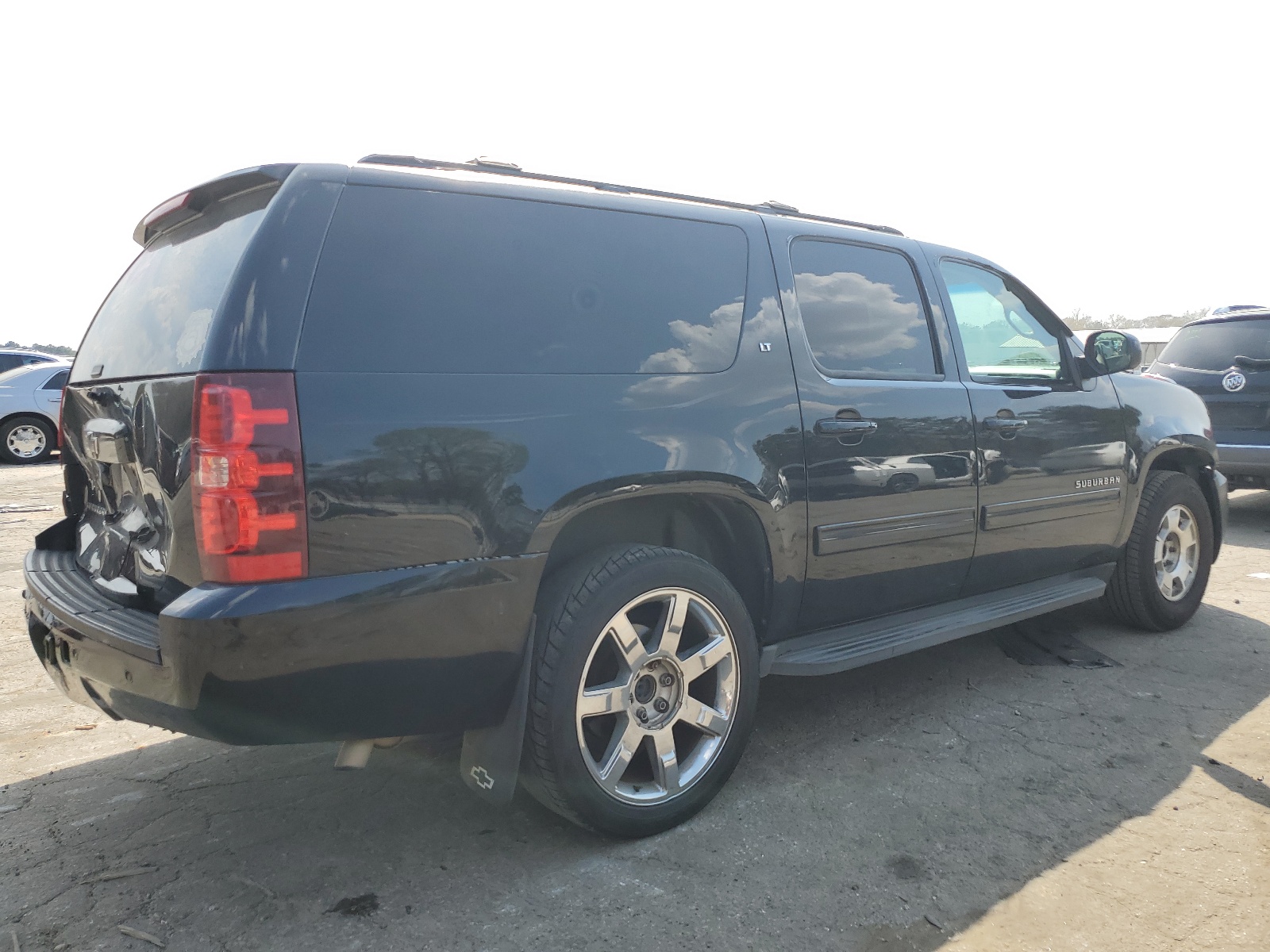 1GNSCJE02ER225027 2014 Chevrolet Suburban C1500 Lt