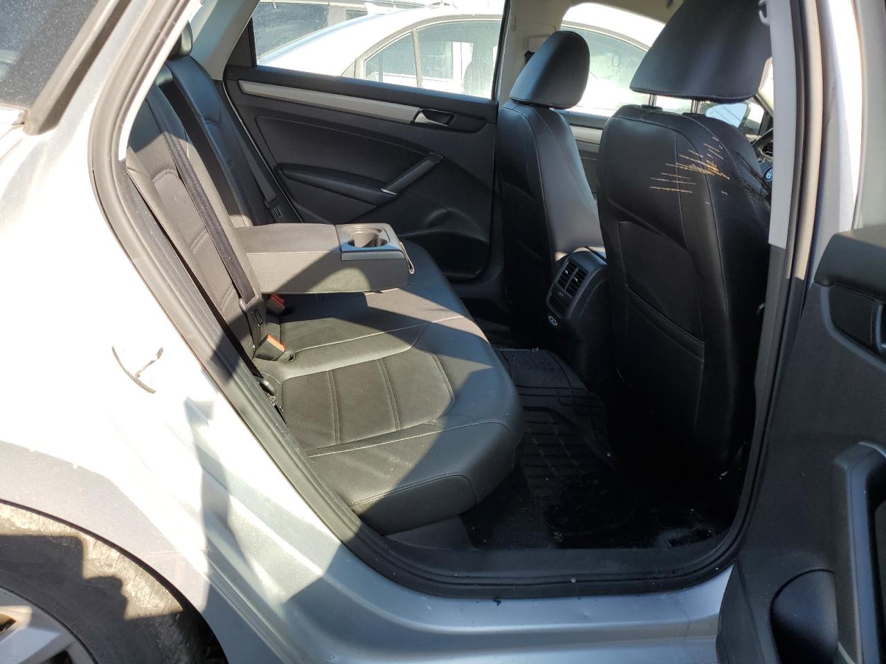 2020 Volkswagen Passat Se VIN: 1VWSA7A36LC015058 Lot: 43873204