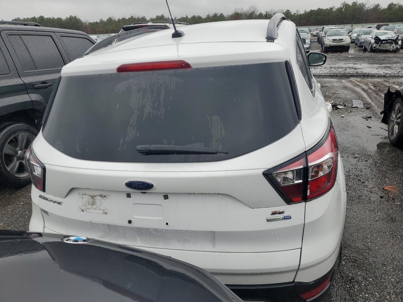 1FMCU9GDXJUC87870 2018 Ford Escape Se