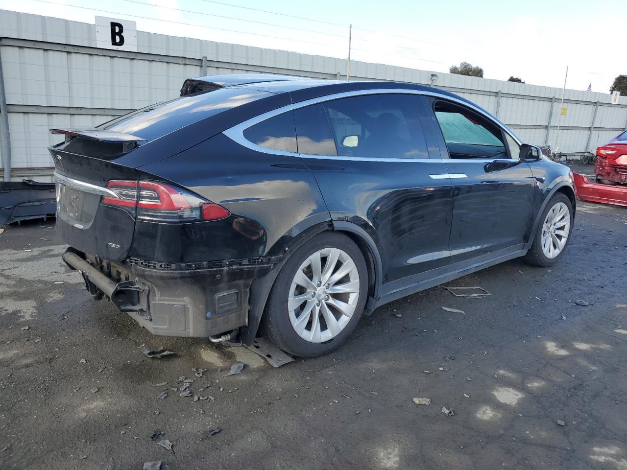 2018 Tesla Model X VIN: 5YJXCAE21JF127283 Lot: 47564134