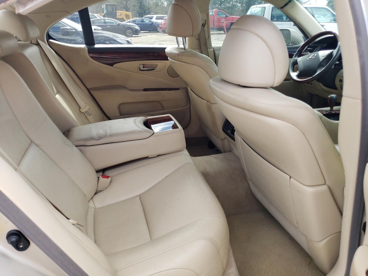 2010 Lexus LS - Image 10