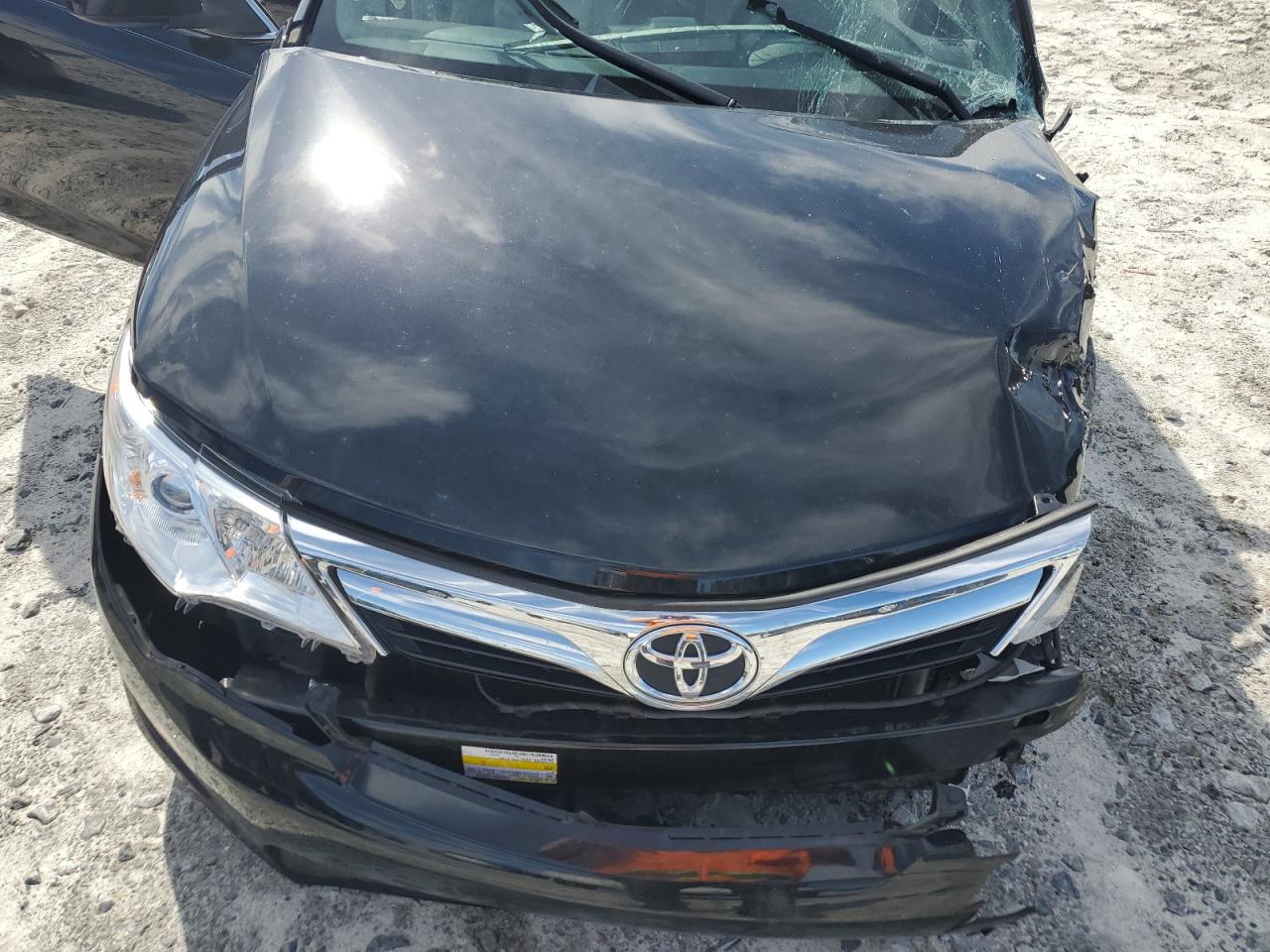 2013 Toyota Camry - Image 11