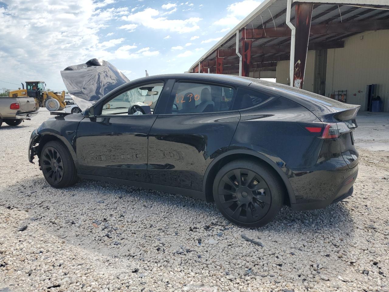 2024 Tesla Model Y VIN: 7SAYGDED5RF009277 Lot: 47420554