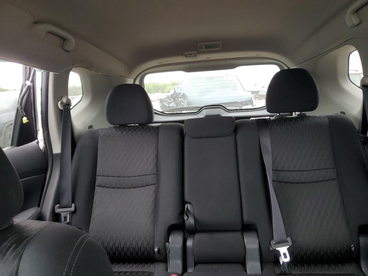 2017 Nissan Rogue - Image 10