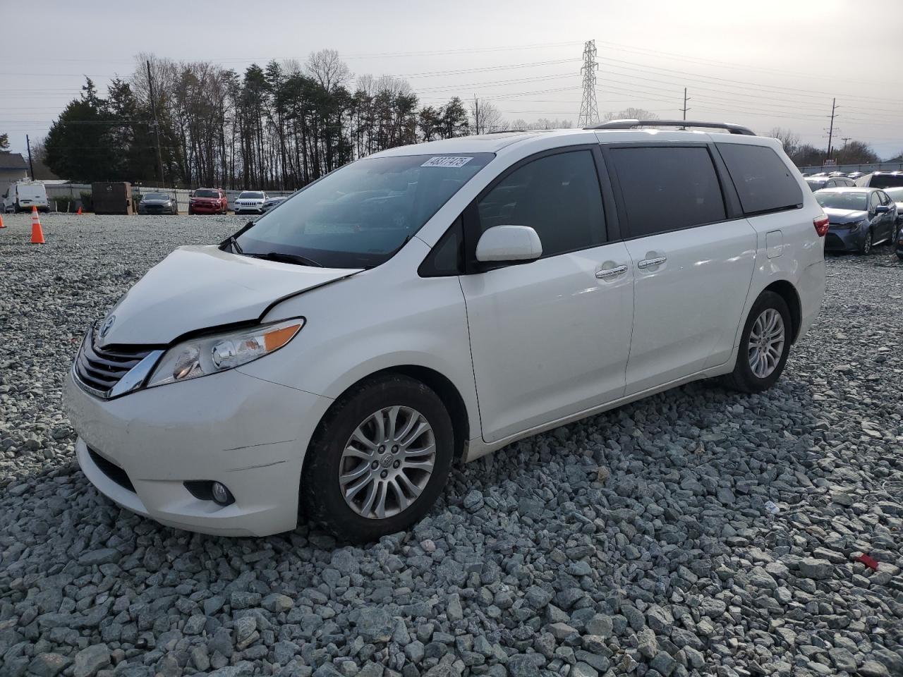 2015 Toyota Sienna - Image 1