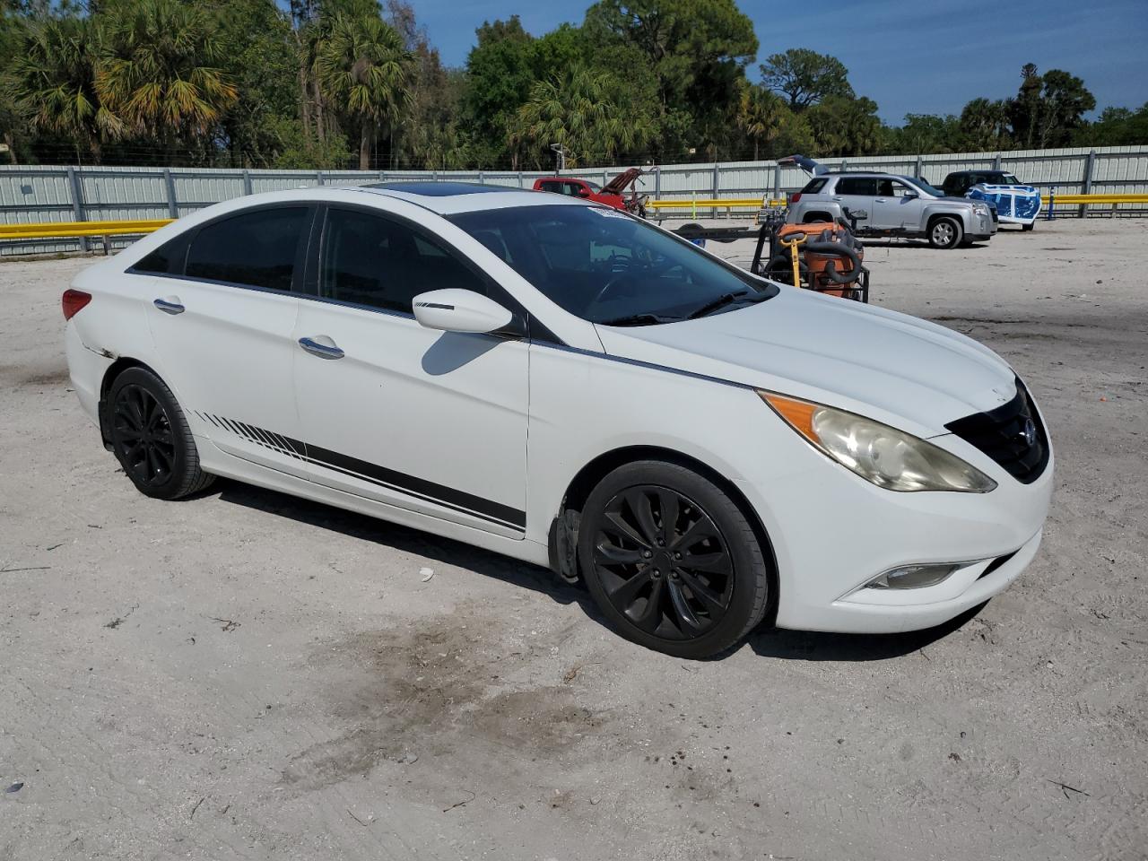 2012 Hyundai Sonata - Image 4