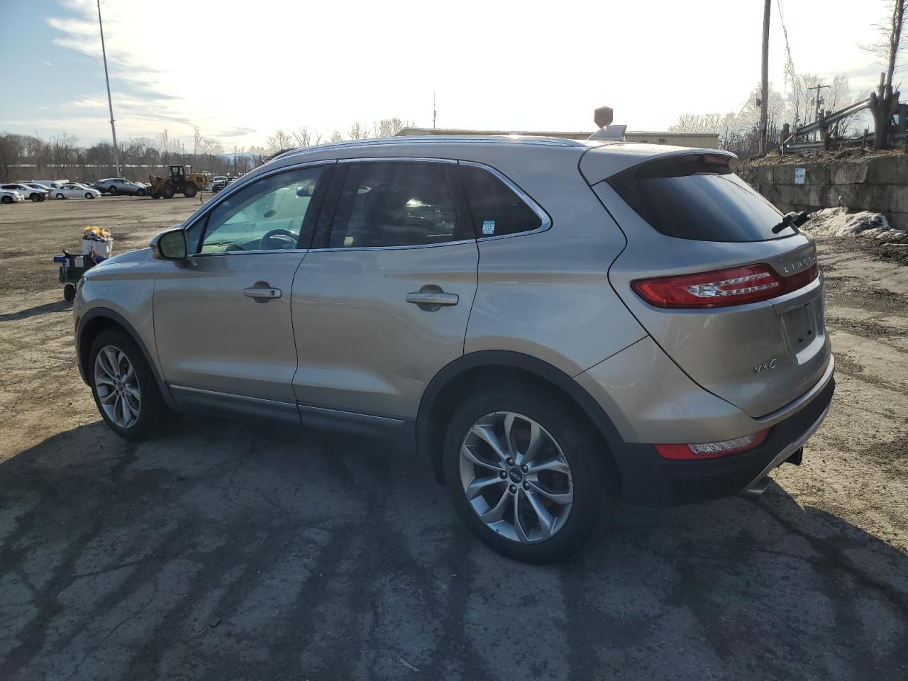 2015 Lincoln MKZ - Image 2