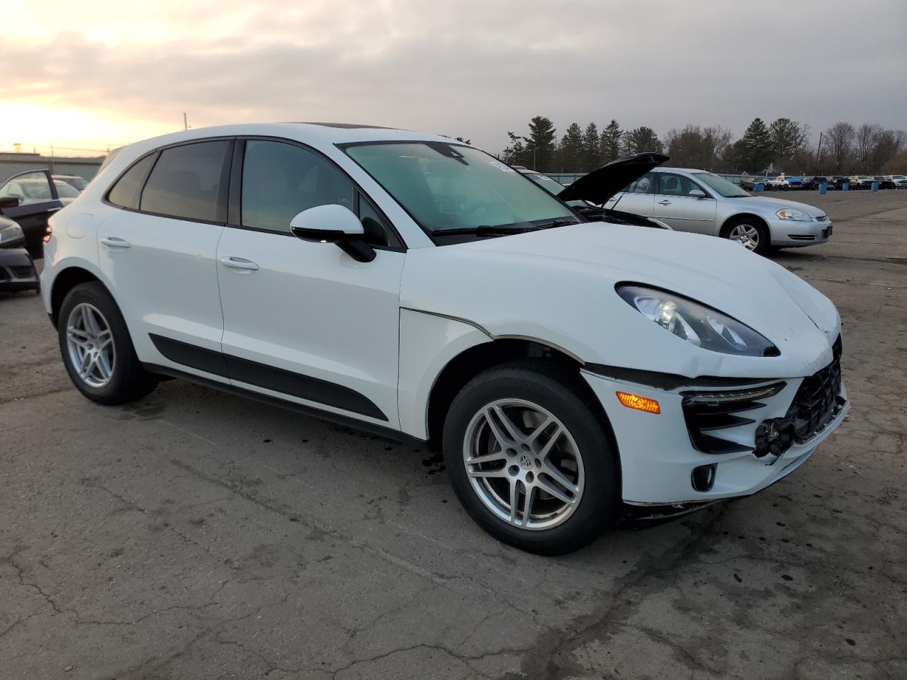 2018 Porsche Macan - Image 4