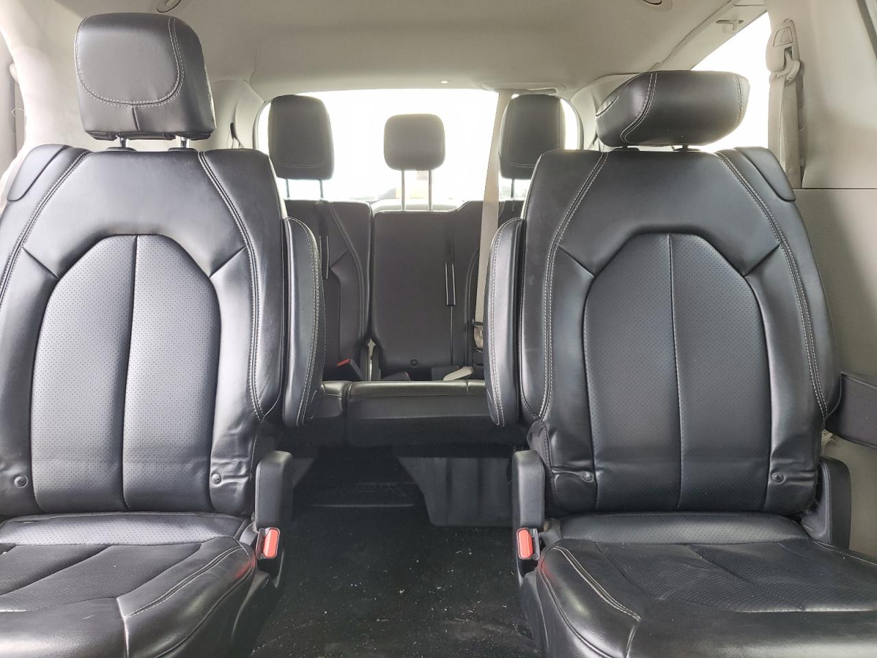 2020 Chrysler Voyager - Image 10