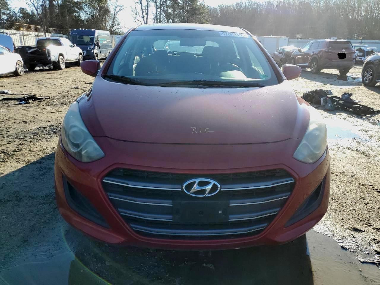 2017 Hyundai Elantra - Image 5