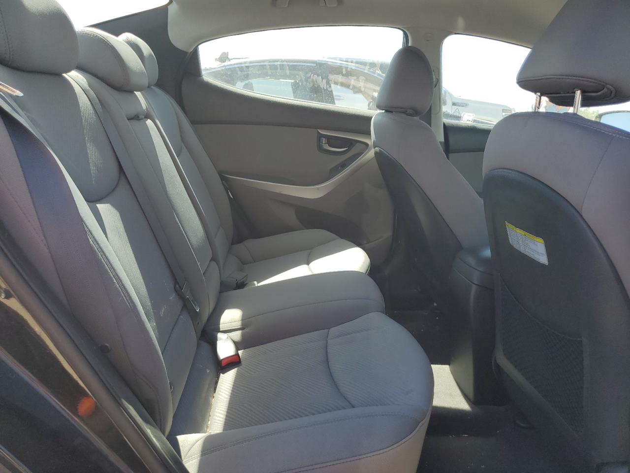 2013 Hyundai Elantra - Image 10