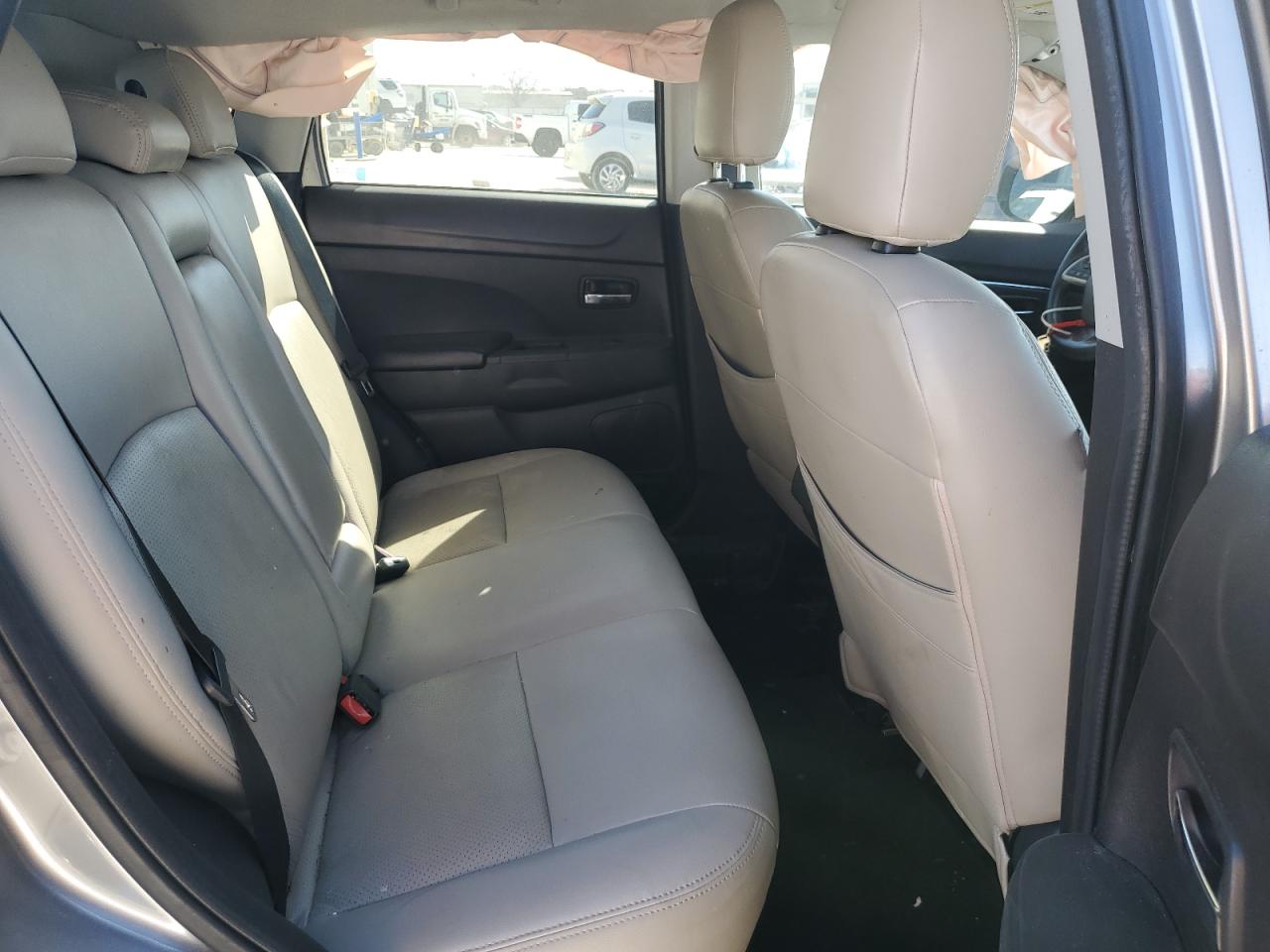 2015 Mitsubishi Outlander - Image 11